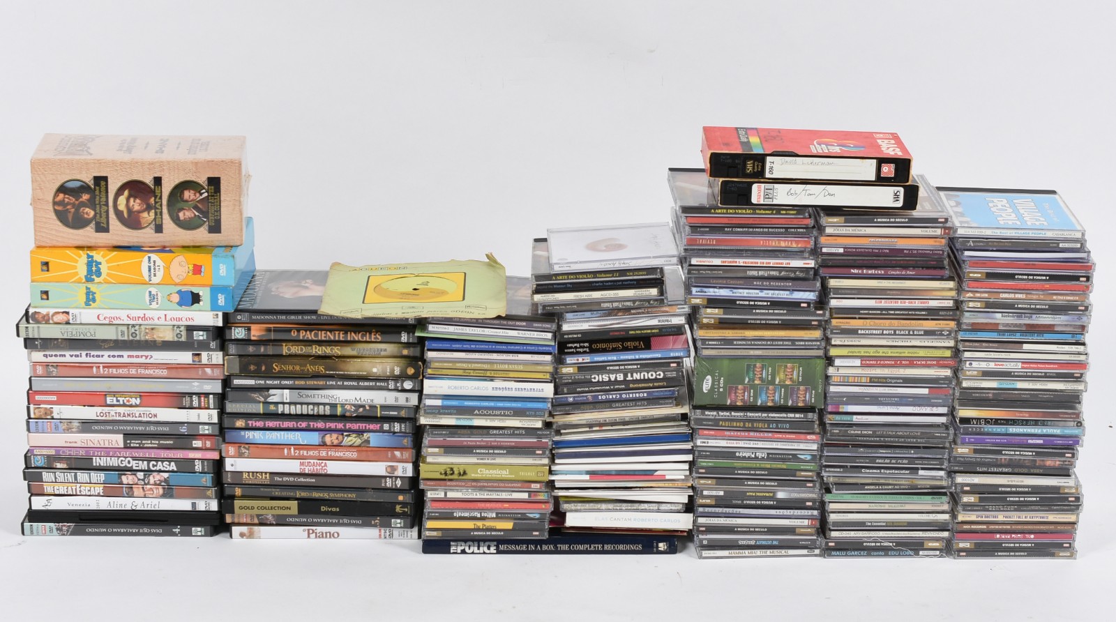Coleção com diversos discos e fitas, sendo 260 Cds, 48 Dvds , 5 fitas... - foto 1 de 5