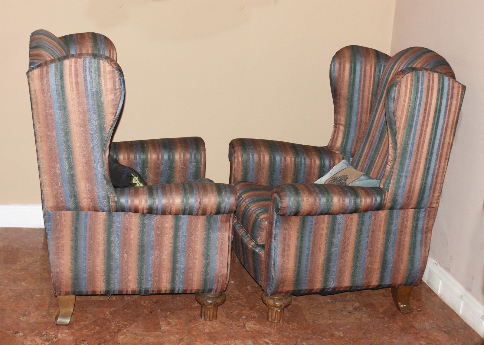 Par de bergeres estofadas, Coleção Bibi Ferreira. (Retirada em... - foto 2 de 3