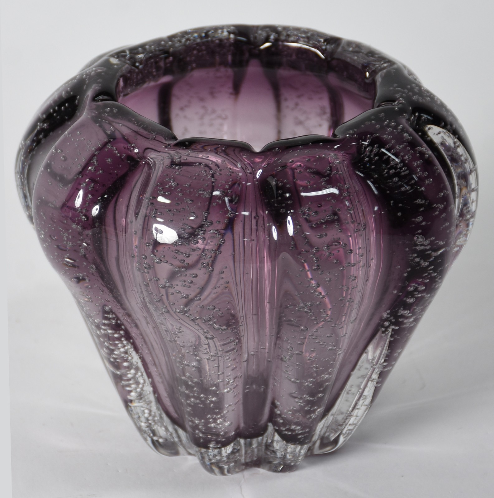 Bowl de vidro decorativo na cor violeta com pó de prata. - foto 5 de 5