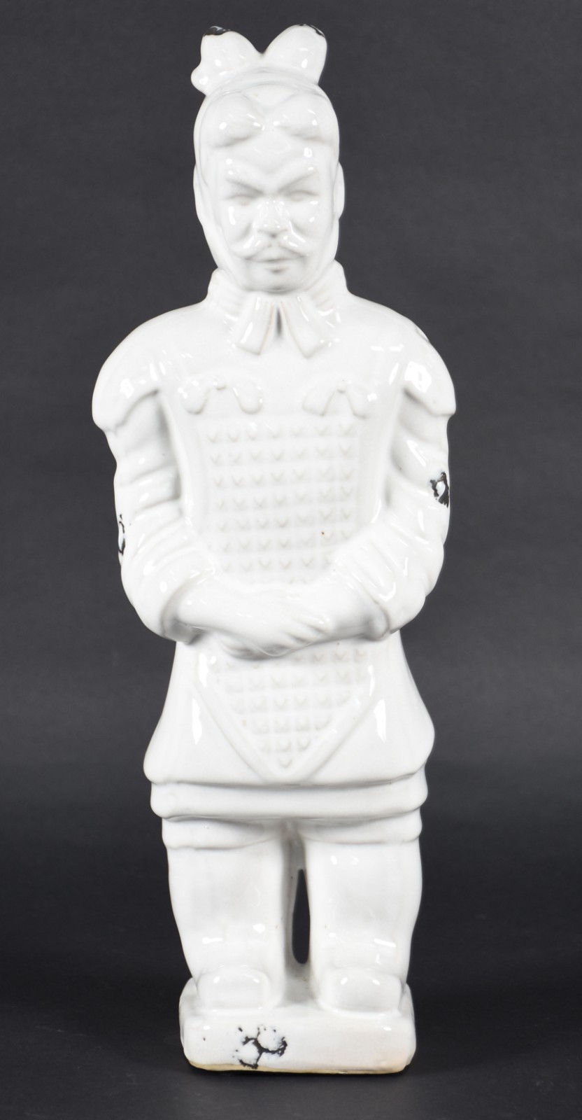 Estatueta de cerâmica representando soldado. - foto 1 de 5