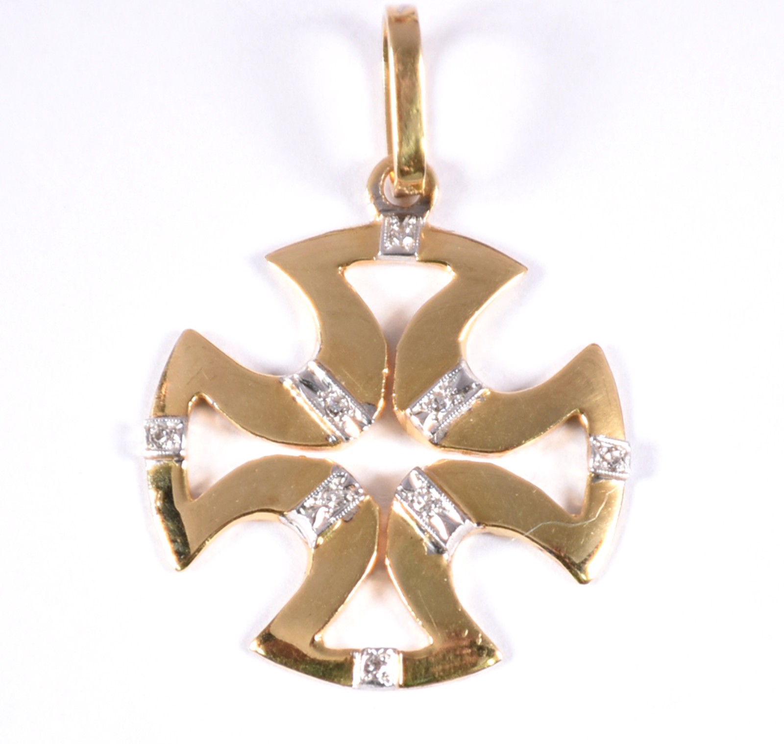 Pendente feitio cruz de ouro 18 k, com 8 brilhantes 8/8 (Por motivos... - foto 1 de 2