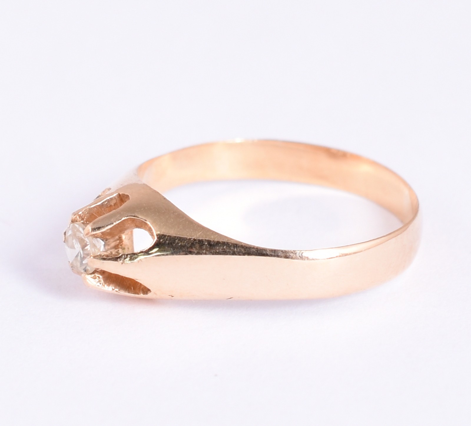 Anel solitário de ouro amarelo 18 k com um brilhante de 0,10 cts, aro... - foto 2 de 3
