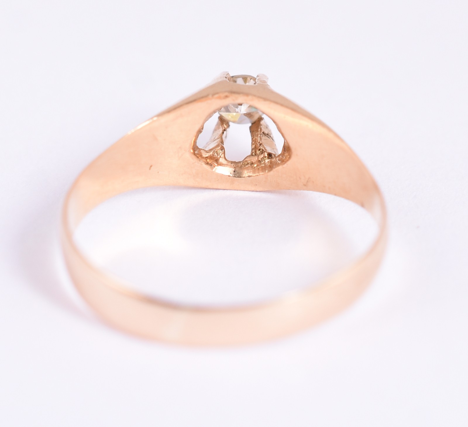 Anel solitário de ouro amarelo 18 k com um brilhante de 0,10 cts, aro... - foto 3 de 3