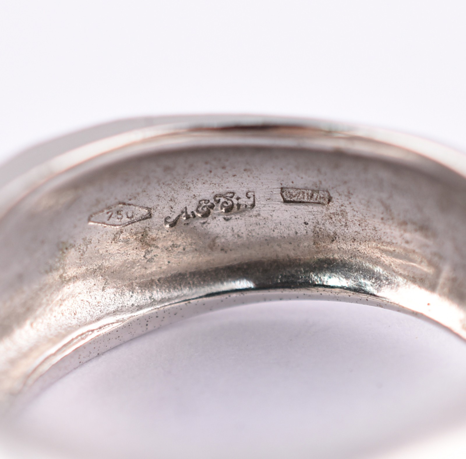 Conjunto composto de: Dois anéis, aros 17 e um par de brincos em... - foto 6 de 6
