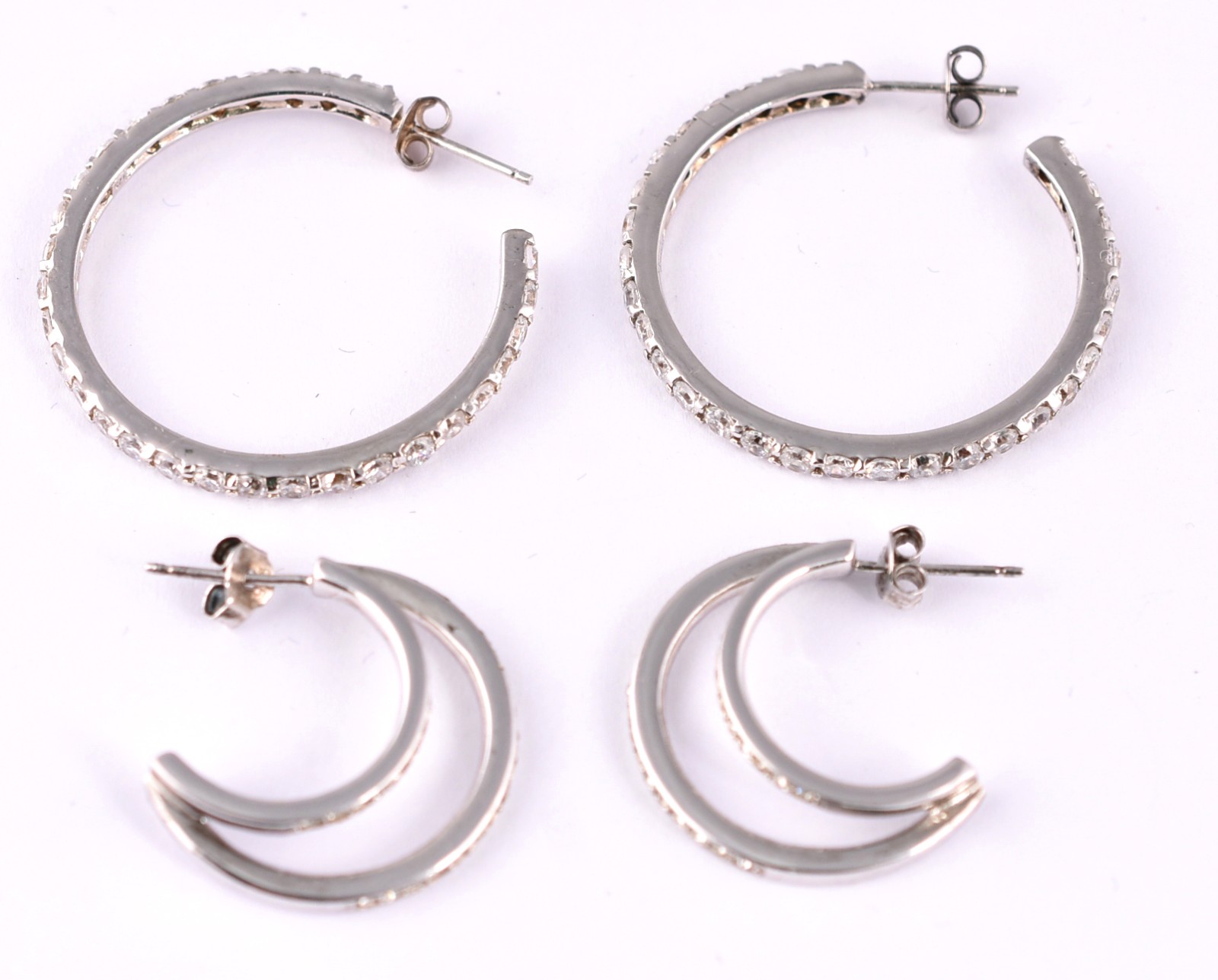 Conjunto composto de: 2 pares de argolas em prata de lei 925 e... - foto 1 de 6