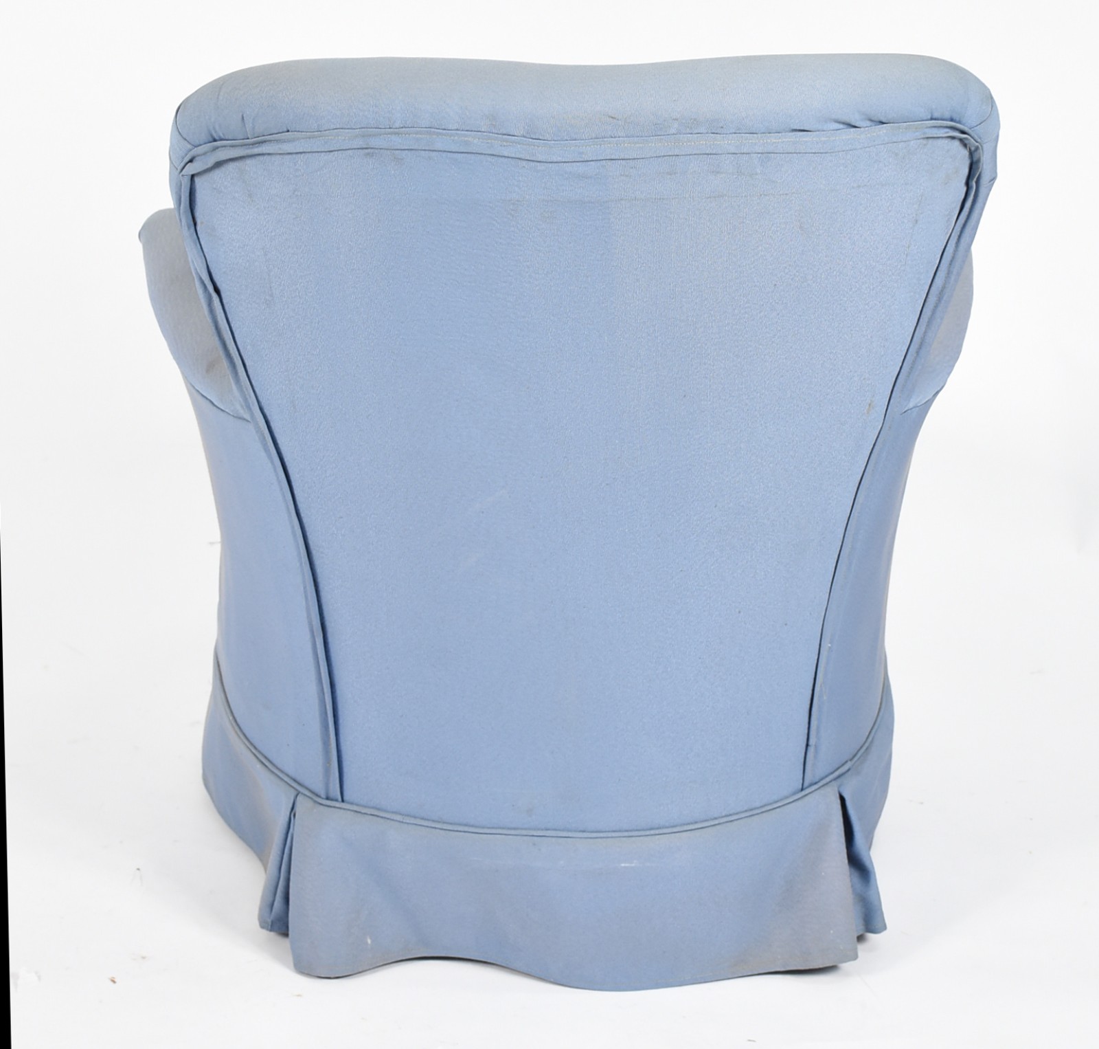 Poltrona estofada e forrada com tecido na cor azul. (tecido com... - foto 4 de 4