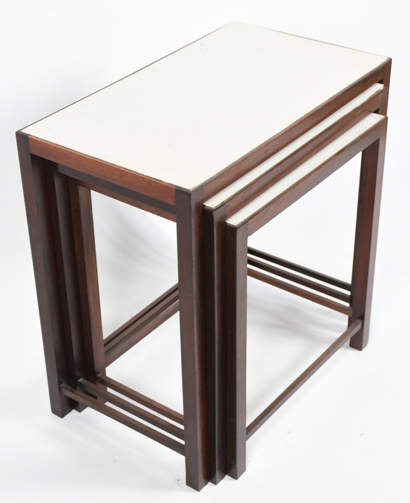 Mesa ninho de jacarandá e formica com 3 peças. - foto 1 de 5