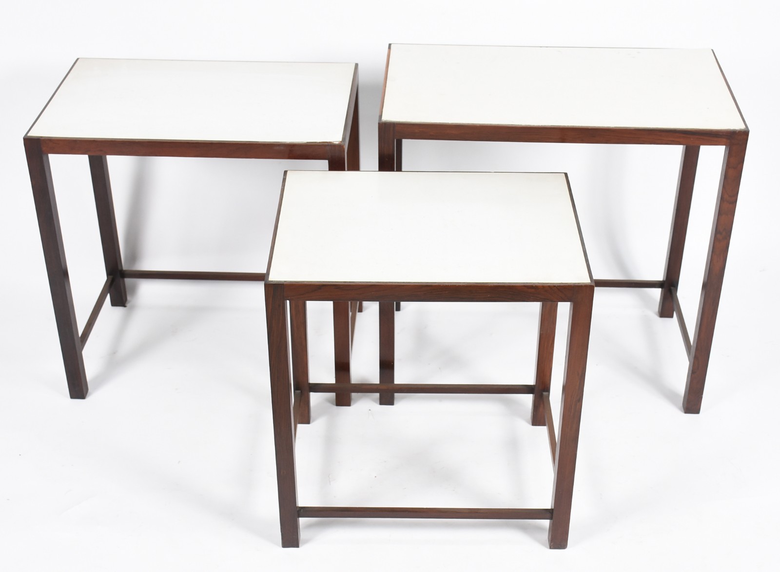 Mesa ninho de jacarandá e formica com 3 peças. - foto 2 de 5