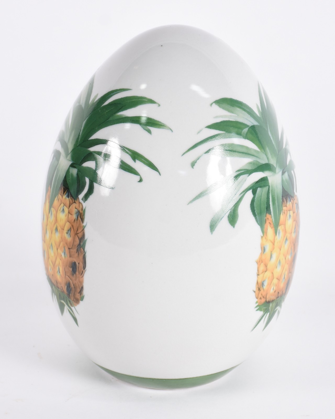 Ovo/pinha de porcelana decorados com abacaxis em policromia. - foto 3 de 4