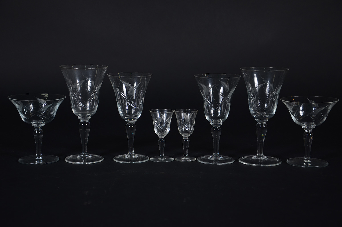 Serviço de cristal constando de: 6 taças para vinho tinto, 6 para...