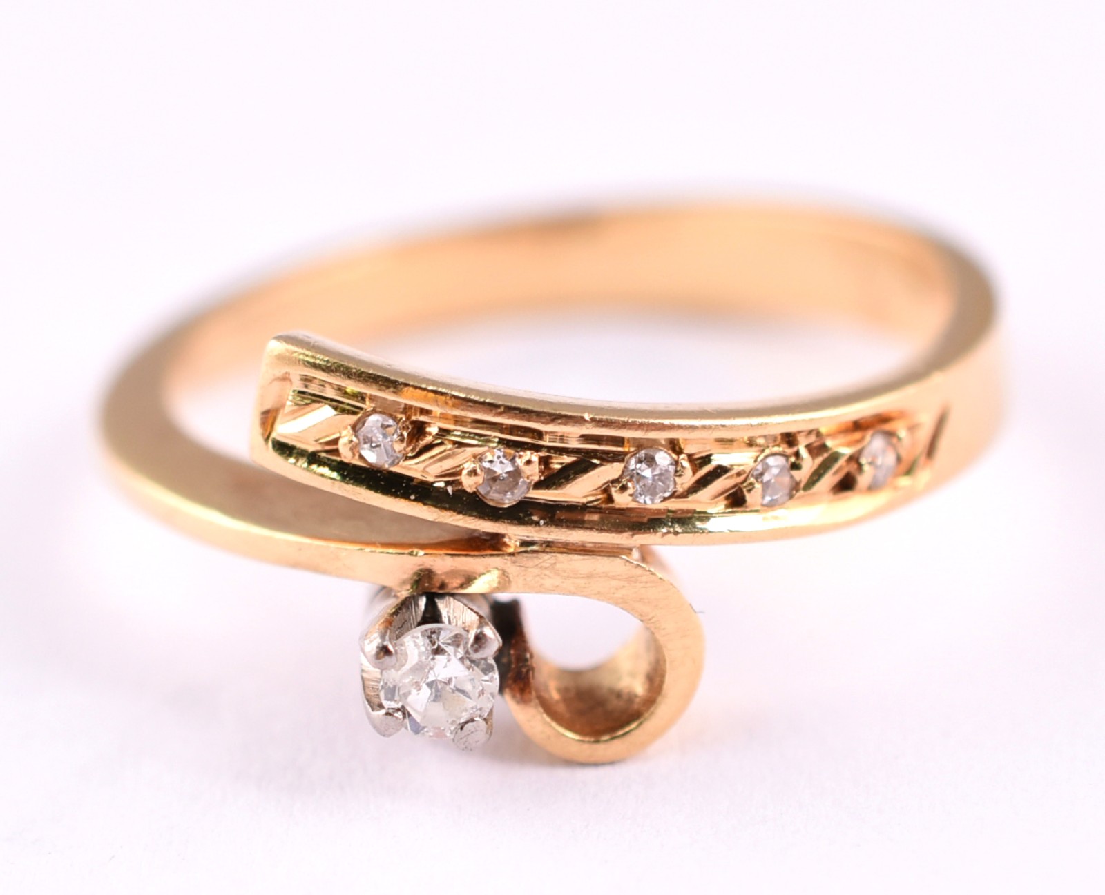 Anel solitário em ouro 18 k contrastado, com 10 pontos e 5 diamantes... - foto 1 de 4