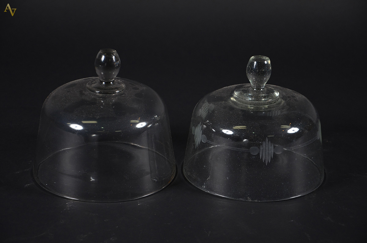 Lote com duas tampas de queijeira. Diâmetros: 19 e 20 cm. Alturas 19...