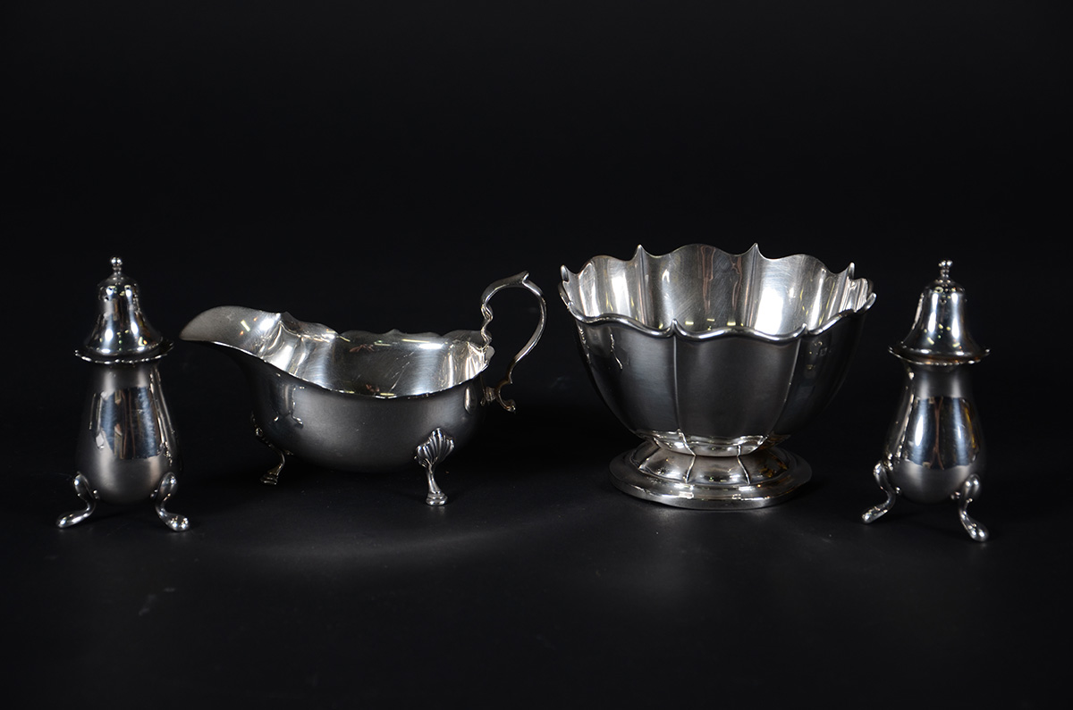 Quatro de peças em prata, sendo: Bowl (altura: 8 cm e diâmetro: 12...