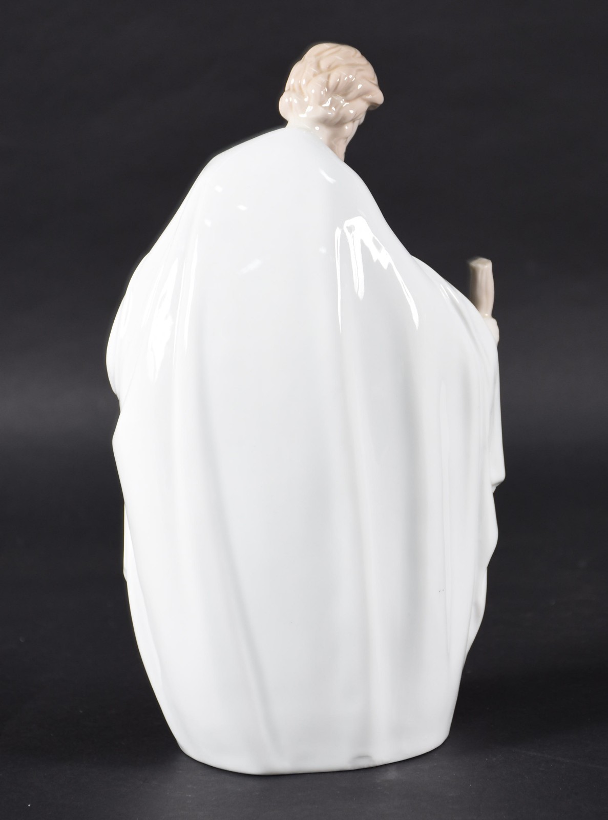 Grupo escultórico de porcelana policromada representando Sagrada... - foto 4 de 5