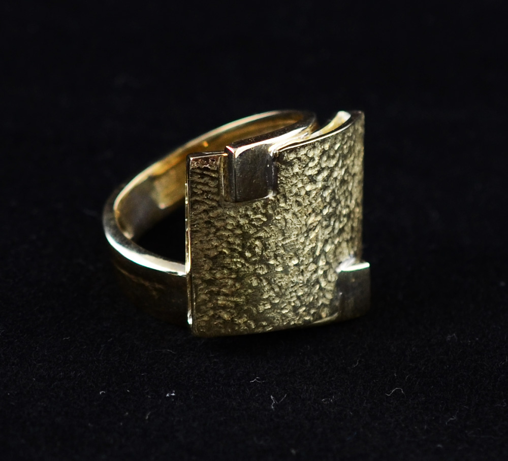 Anel em ouro 18k quadrado. Peso: 12.3g. Aro 18 - foto 1 de 2