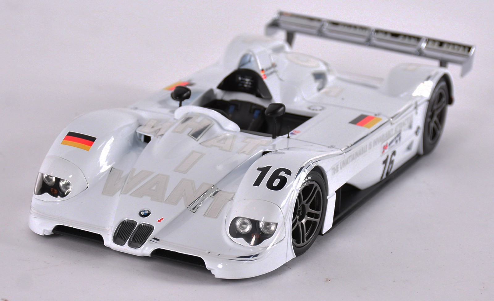Jenny Holzer (1950), BMW V12 LMR, 1999 - foto 1 de 10