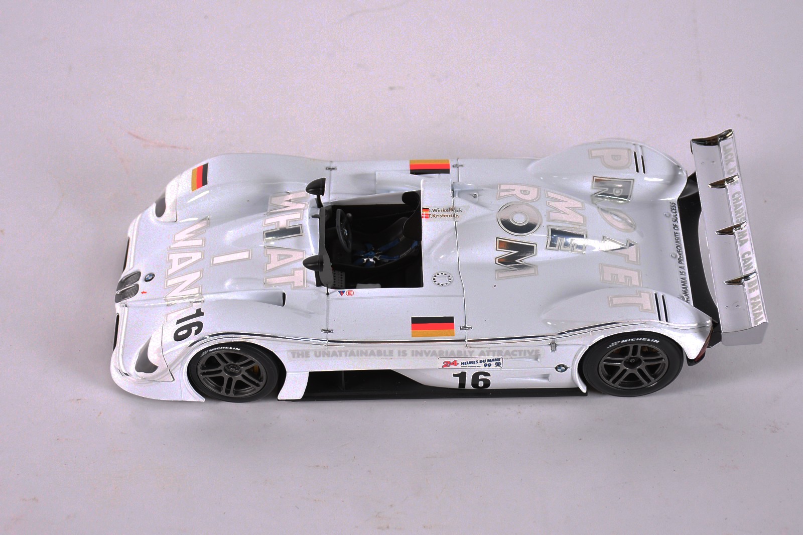 Jenny Holzer (1950), BMW V12 LMR, 1999 - foto 3 de 10