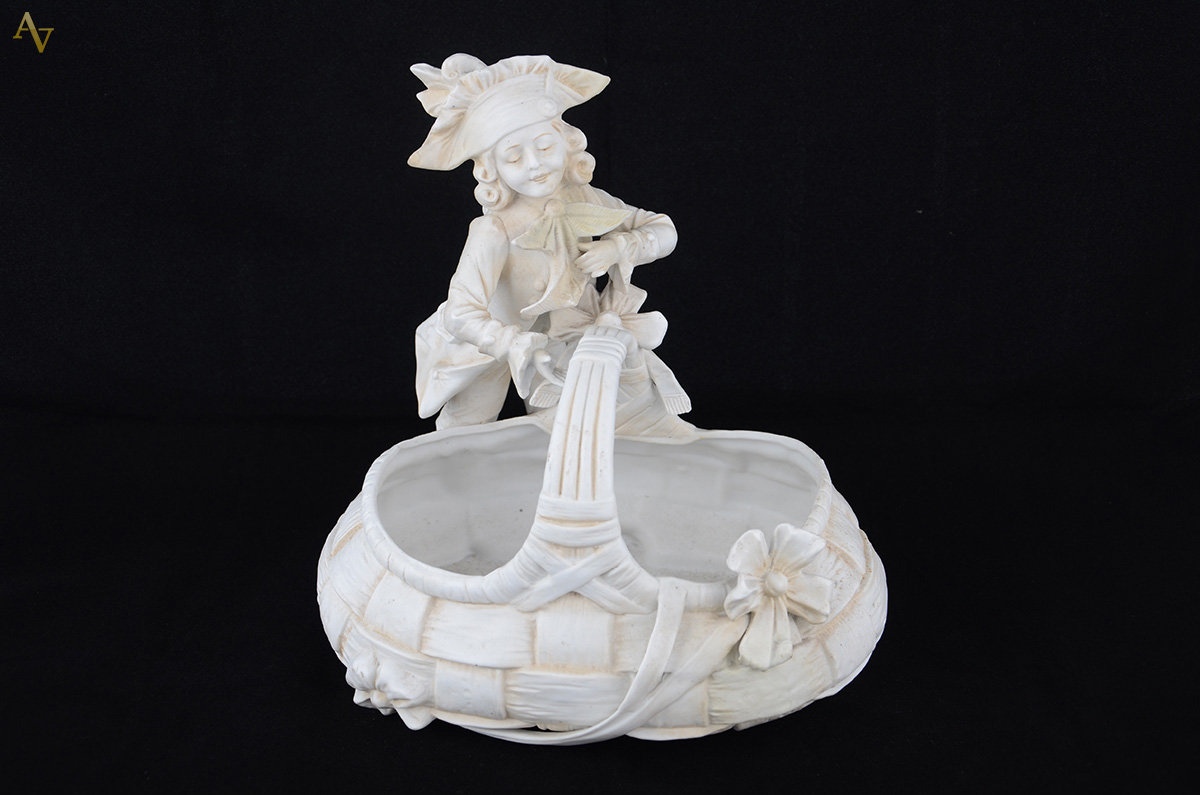 Cesta de biscuit branco. Medidas: 24 x 15 cm. Altura: 26 cm - foto 1 de 2