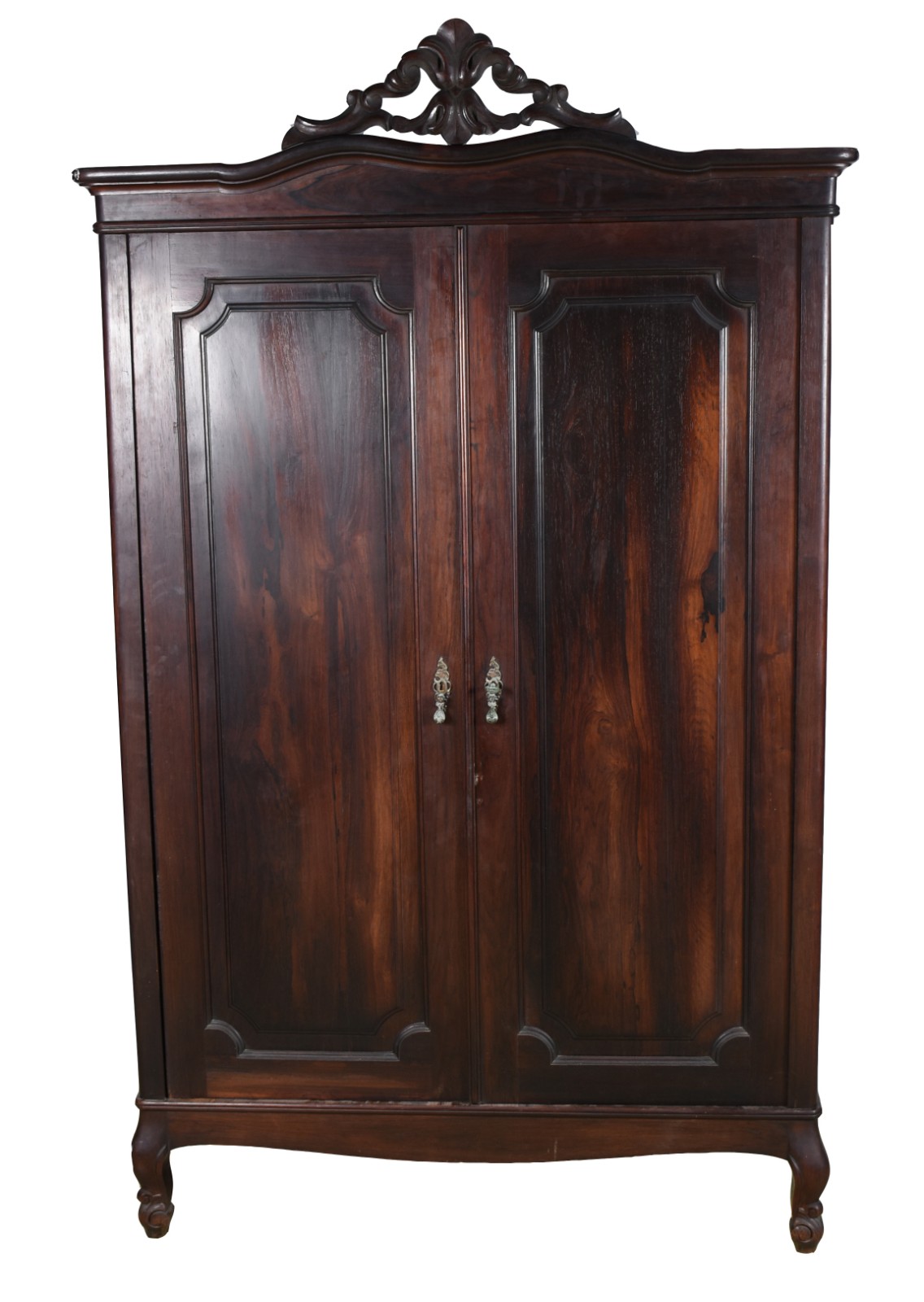 Guarda roupa de jacarandá com duas portas, parte superior encimada... - foto 2 de 5
