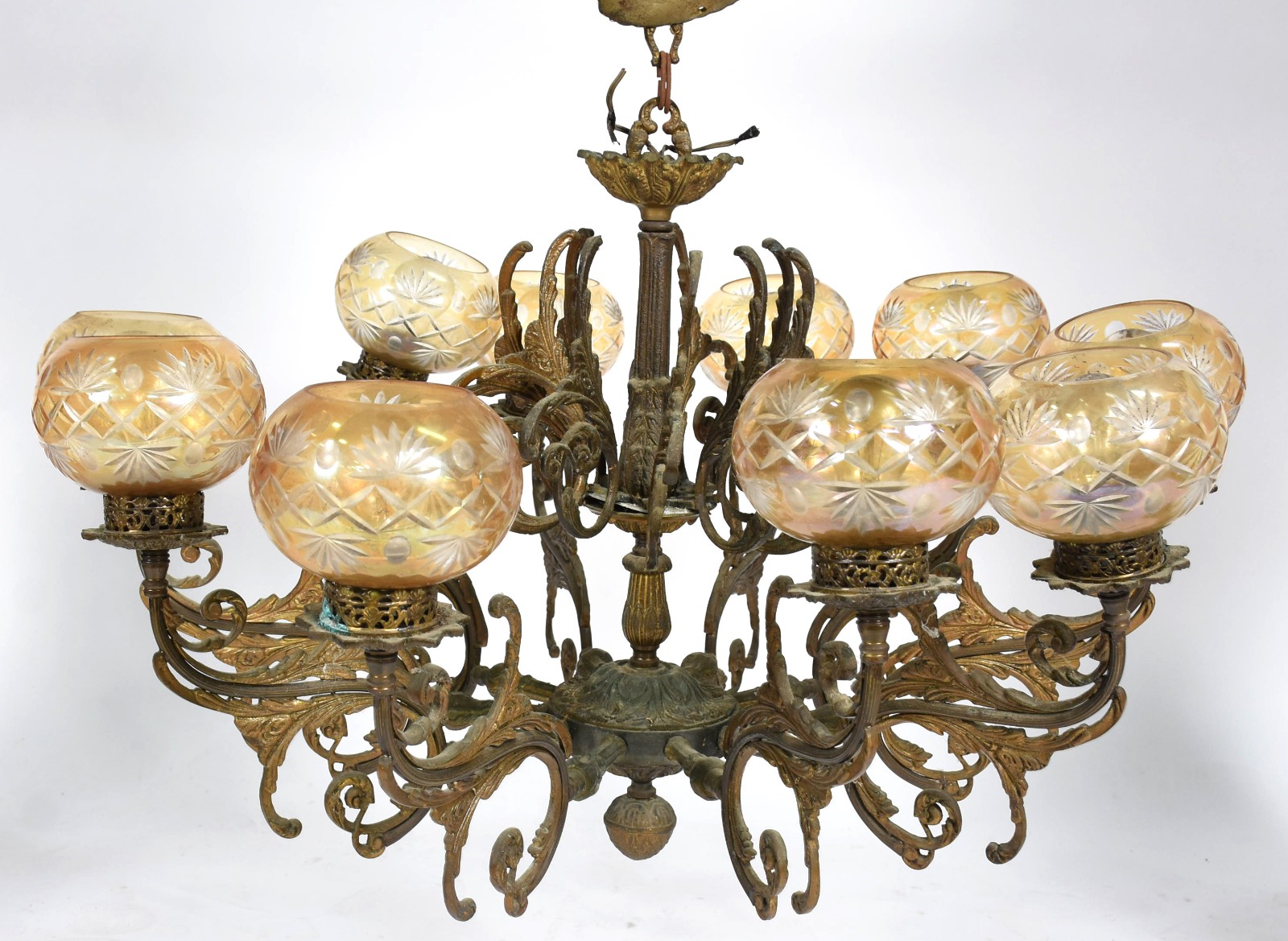 Lustre de bronze para 10 luzes, mangas de vidro âmbar lapidado. - foto 2 de 5