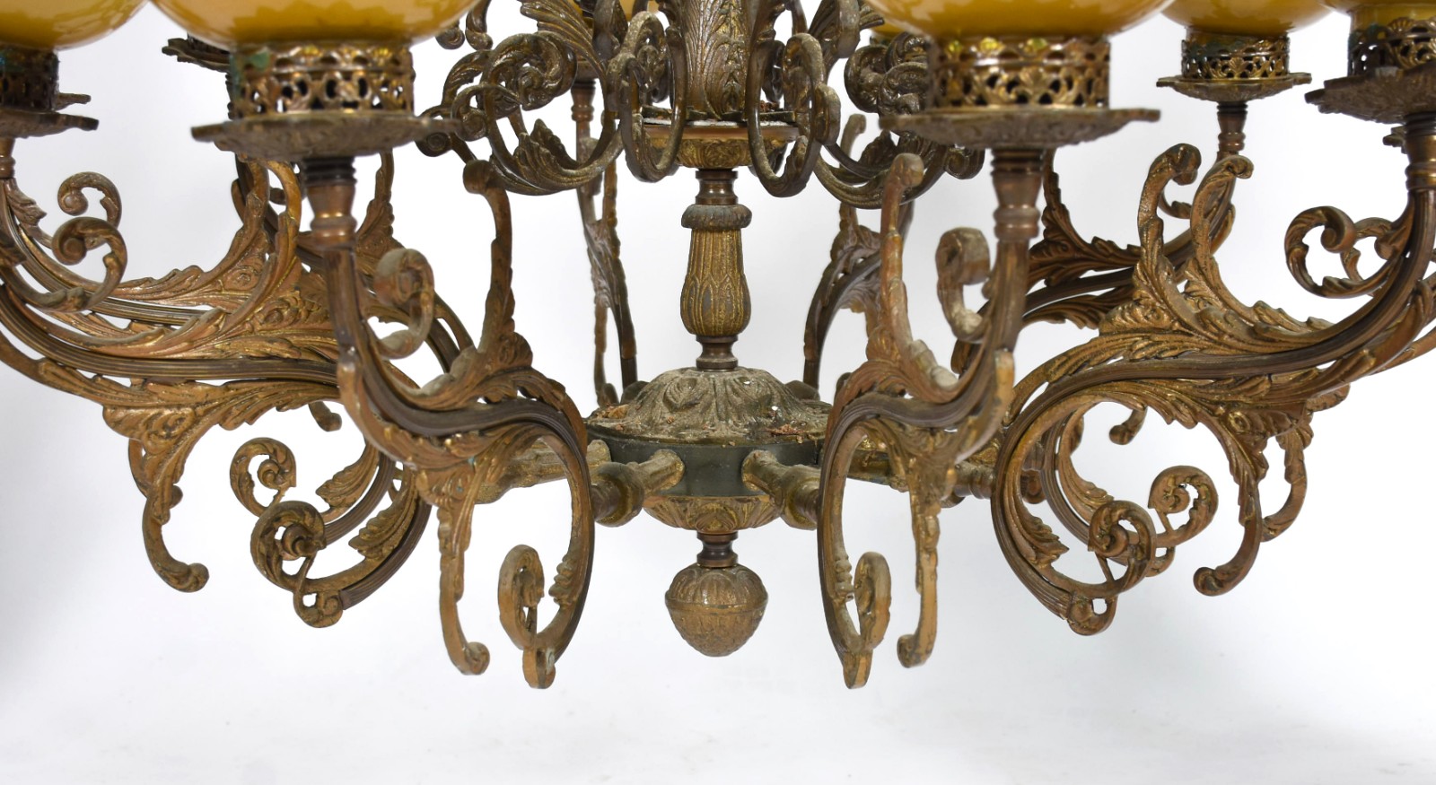 Lustre de bronze para 10 luzes, mangas de vidro amarelo. - foto 3 de 4