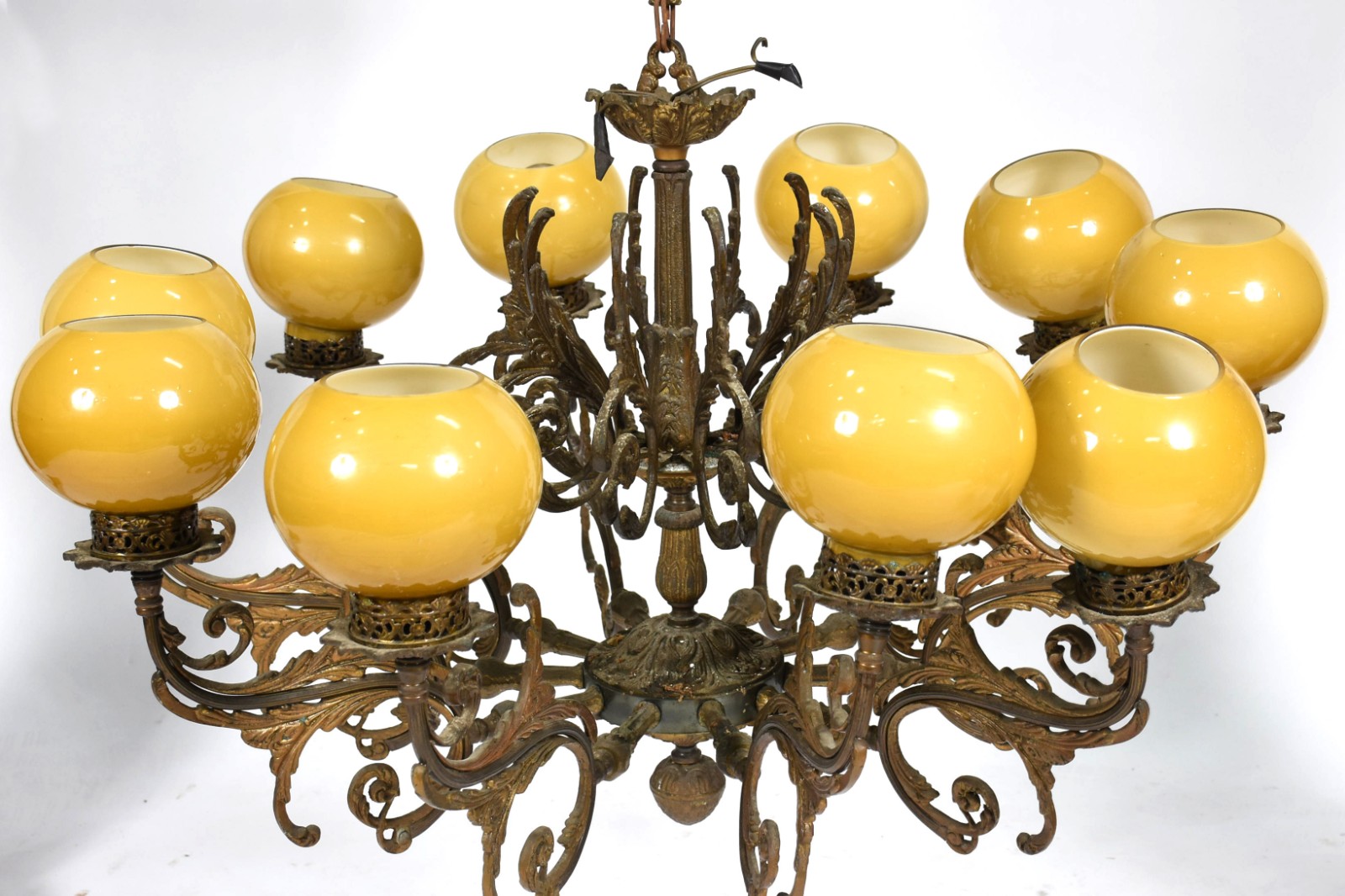 Lustre de bronze para 10 luzes, mangas de vidro amarelo. - foto 1 de 4
