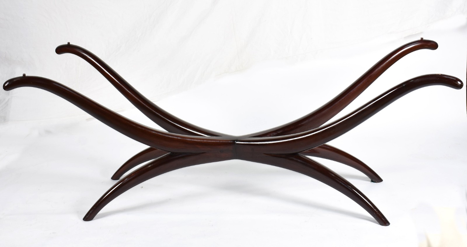 Mesa de jantar de madeira nobre, tampo inteiriço de madeira e formica... - foto 3 de 8