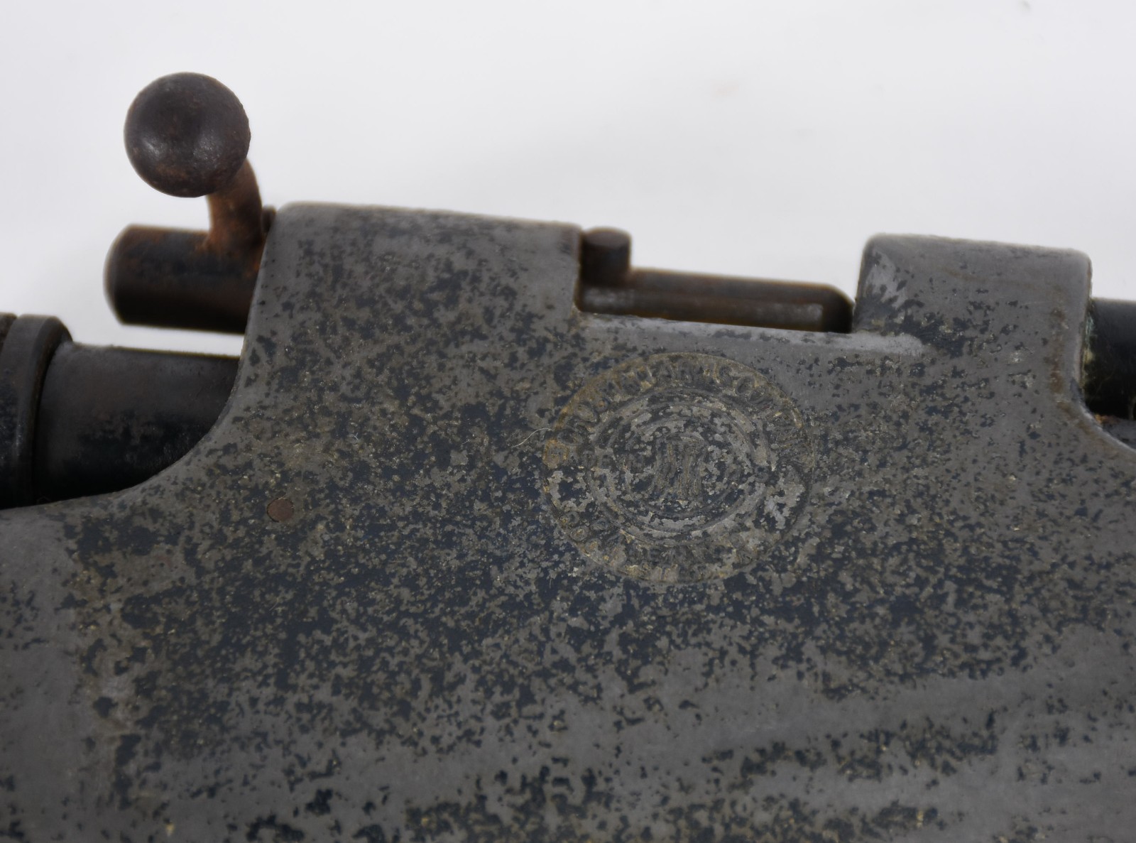 Antiga espingarda com detalhes de madeira, metal oxidado. - foto 4 de 8