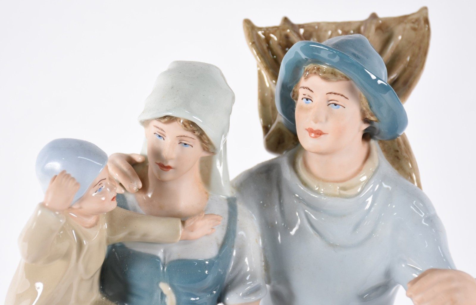 Grupo escultório de porcelana tcheca Royal Dux policromada... - foto 2 de 6