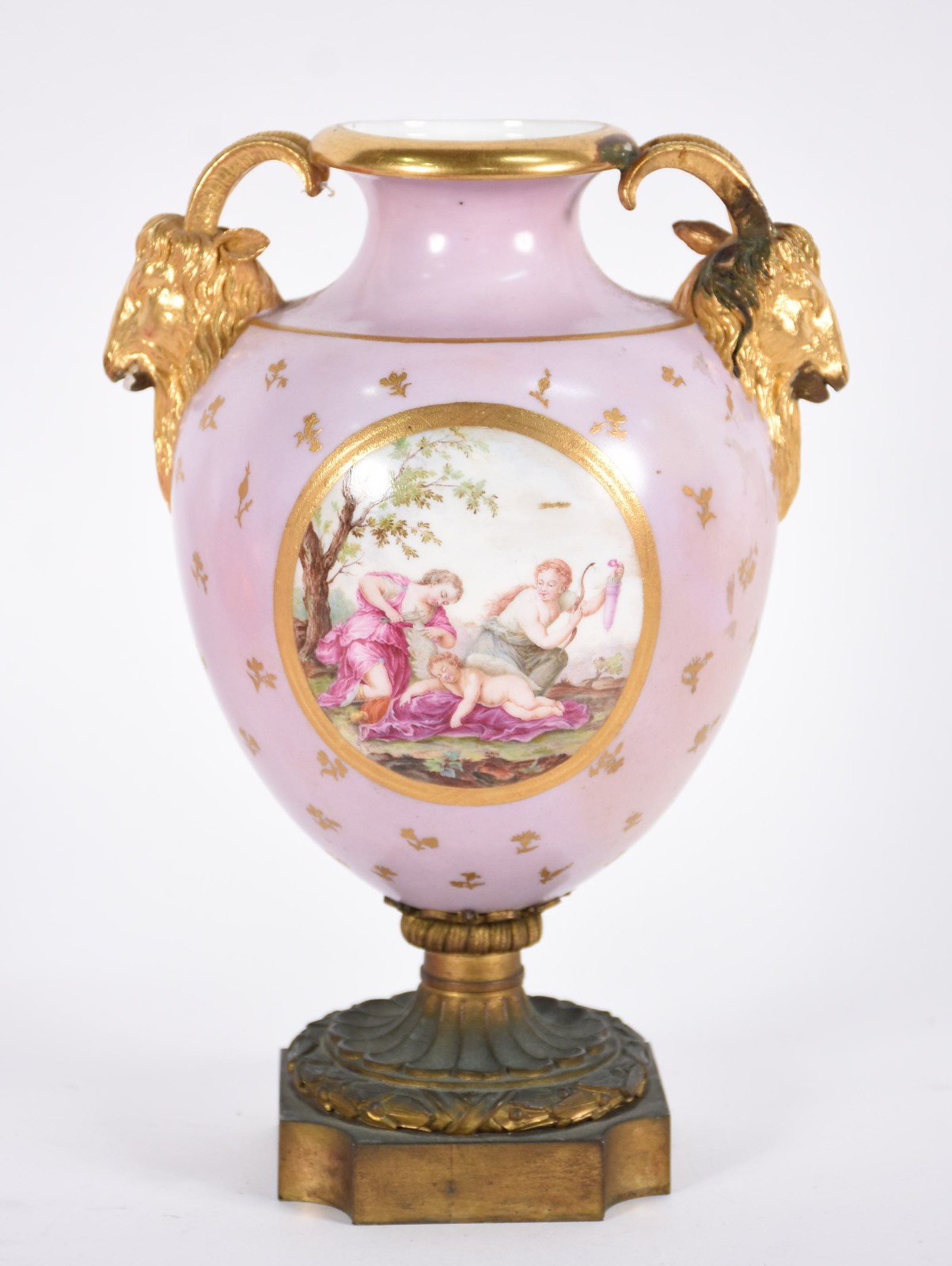 Ânfora em porcelana e bronze ormolu, com pinturas e aplicações... - foto 1 de 6