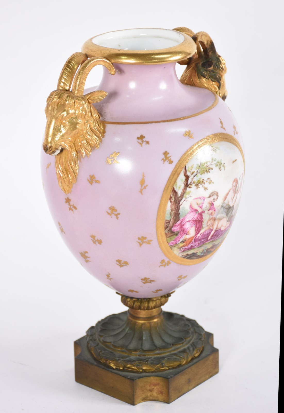 Ânfora em porcelana e bronze ormolu, com pinturas e aplicações... - foto 2 de 6
