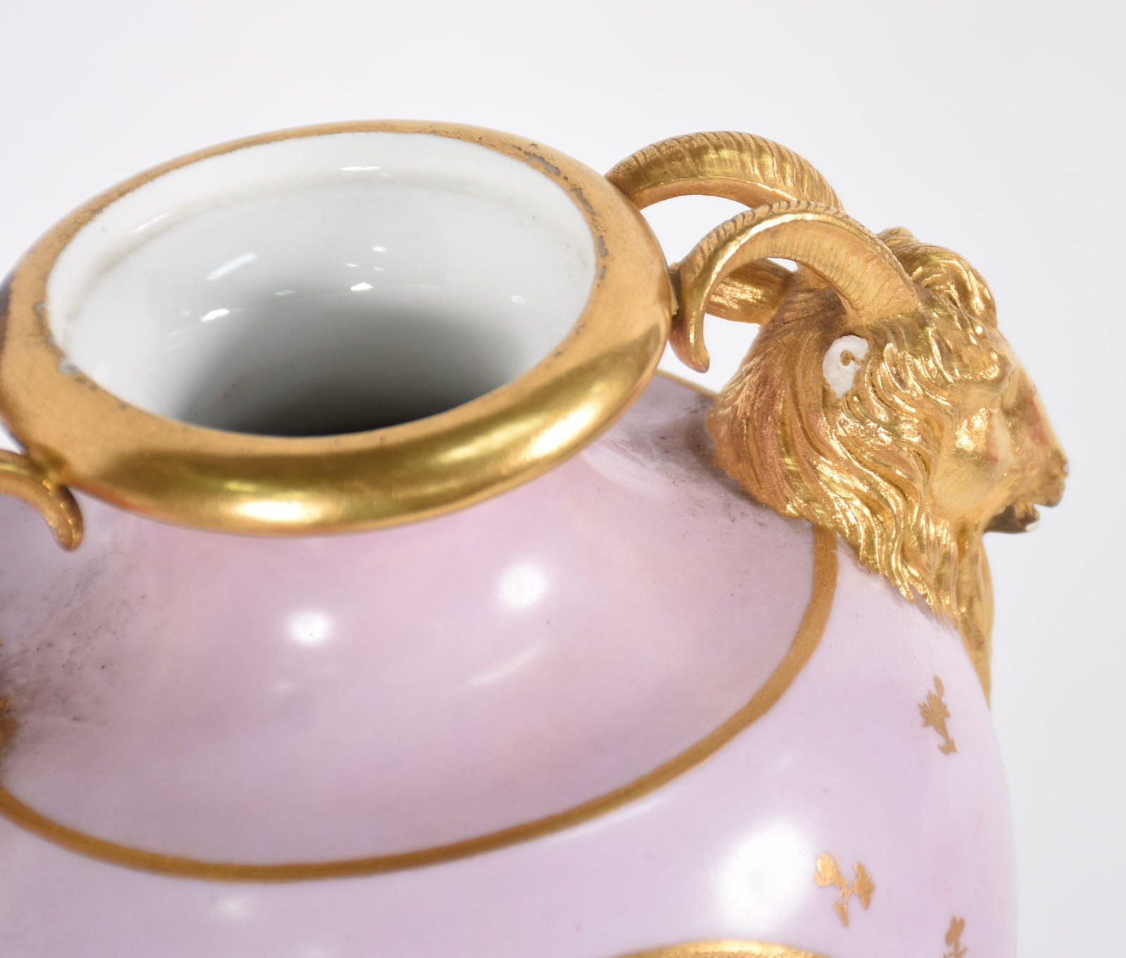 Ânfora em porcelana e bronze ormolu, com pinturas e aplicações... - foto 5 de 6