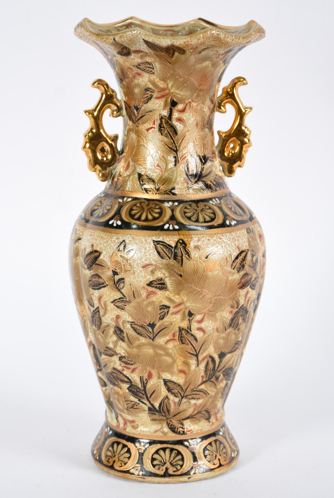 Vaso de porcelana oriental com flores em policromia e realces... - foto 1 de 4