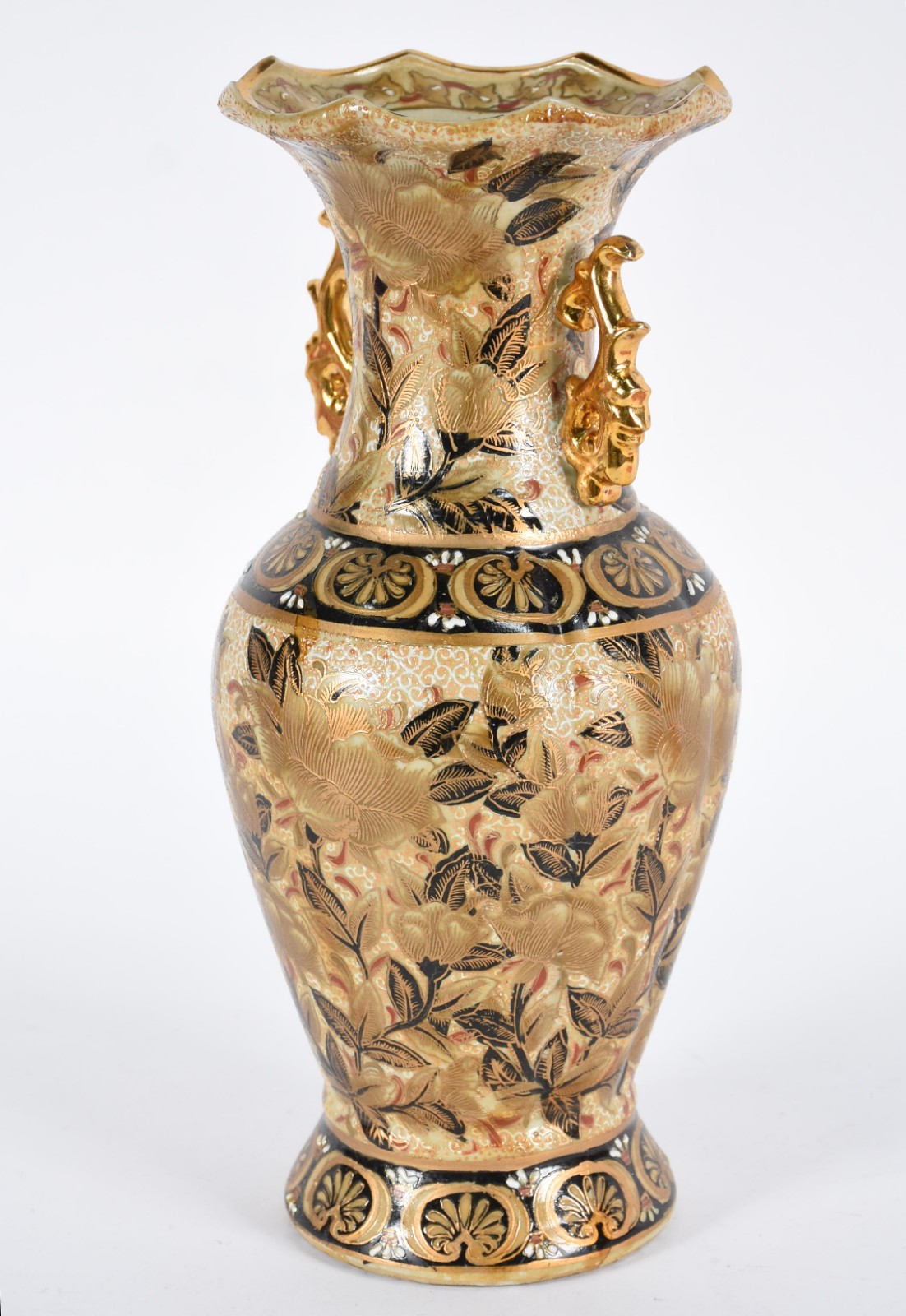Vaso de porcelana oriental com flores em policromia e realces... - foto 3 de 4