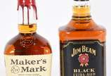 Duas garrafas de whisky, sendo Makers Mark e Ji... - Duas garrafas de whisky, sendo Makers Mark e Jim Beam.