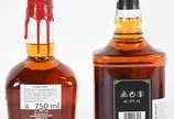 Duas garrafas de whisky, sendo Makers Mark e Ji... - Duas garrafas de whisky, sendo Makers Mark e Jim Beam.