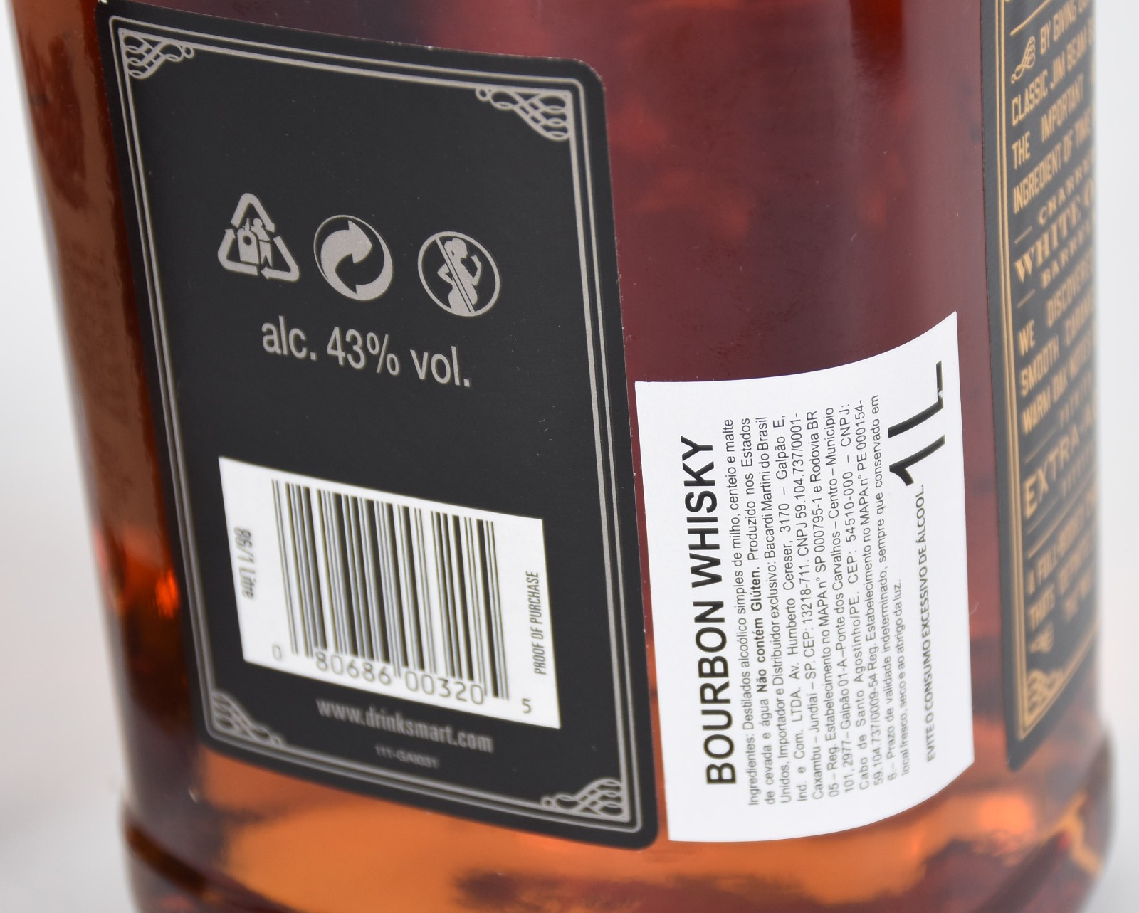 Duas garrafas de whisky, sendo Makers Mark e Jim Beam. - foto 7 de 7