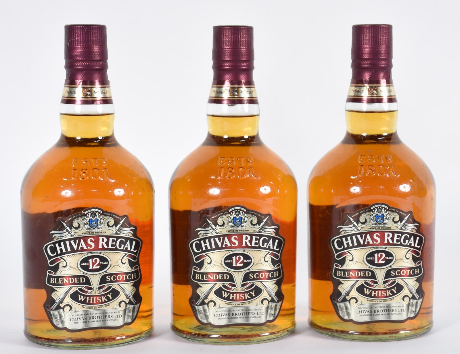 Três garrafas de Whisky Chivas Regal 12 anos. - foto 1 de 10