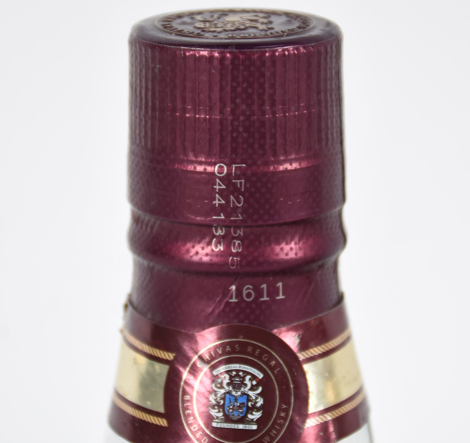 Três garrafas de Whisky Chivas Regal 12 anos. - foto 6 de 10