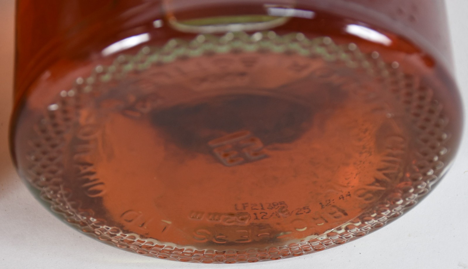 Três garrafas de Whisky Chivas Regal 12 anos. - foto 7 de 10