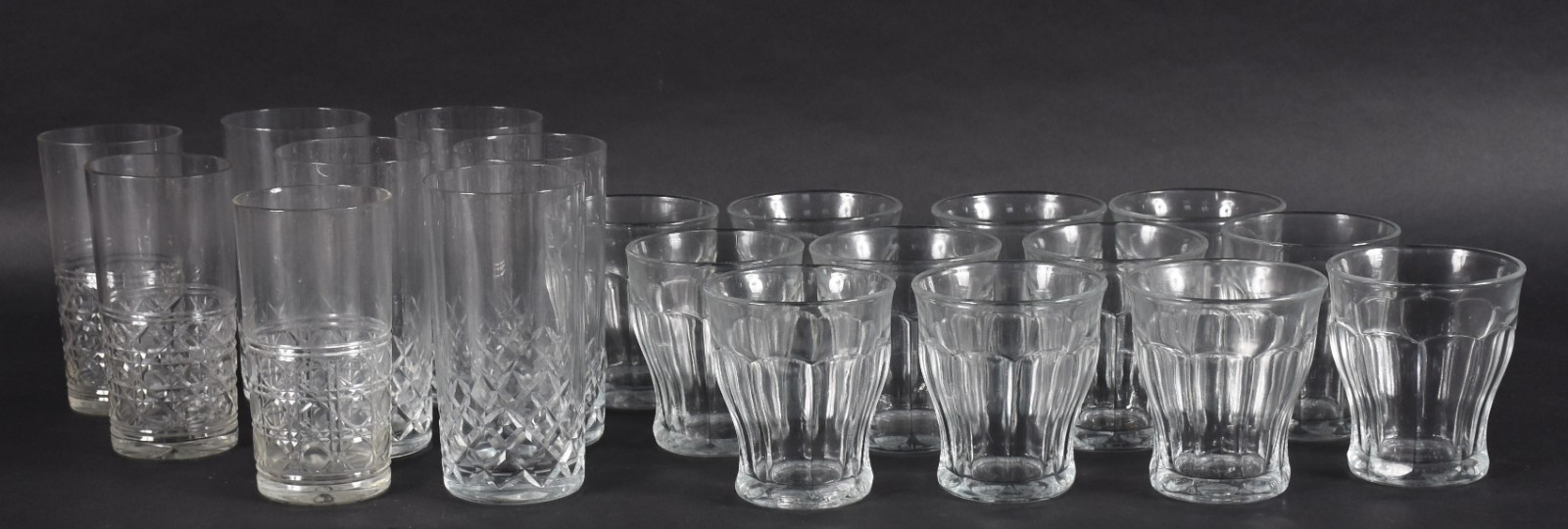Conjunto de copos, sendo 6 copos longos de cristal para Whisky e 12... - foto 1 de 5
