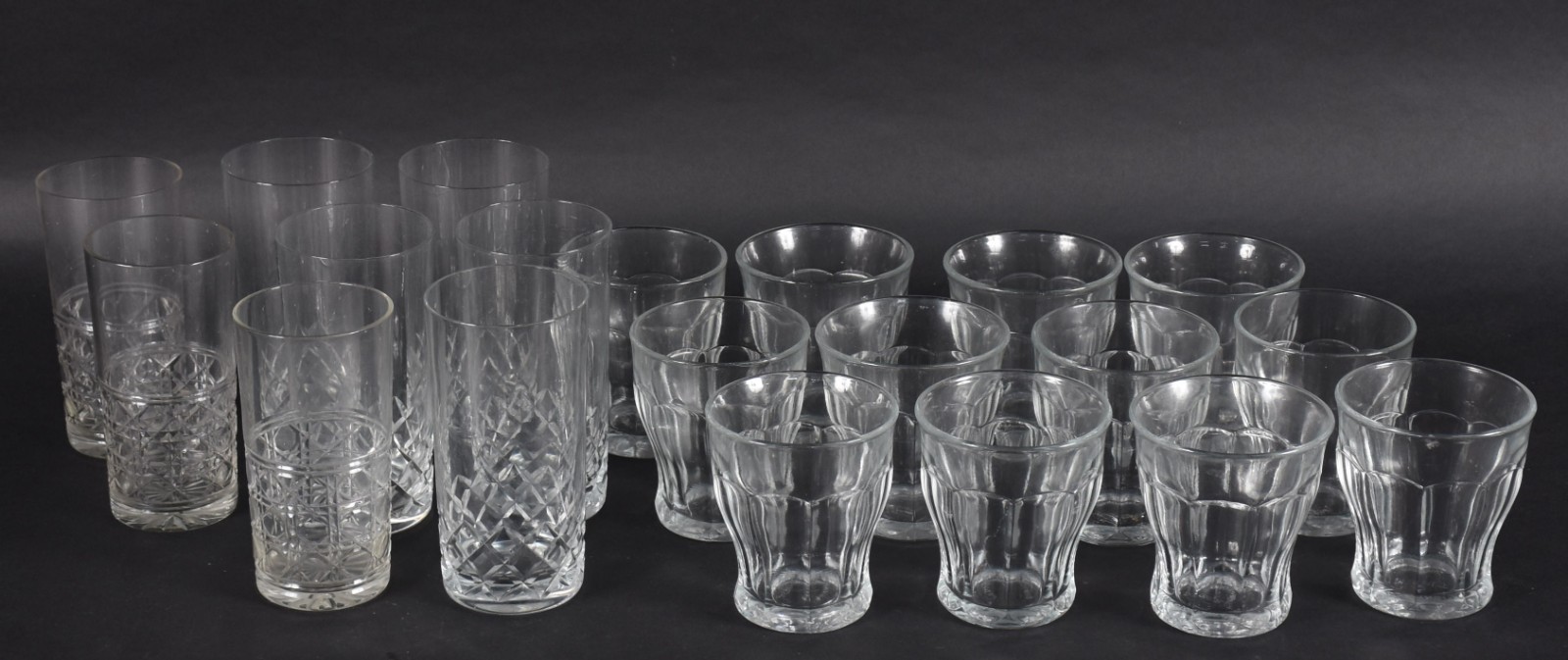 Conjunto de copos, sendo 6 copos longos de cristal para Whisky e 12... - foto 3 de 5