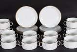 Doze taças para consomé com 8 pires de porcelan... - Doze taças para consomé com 8 pires de porcelana Renner.