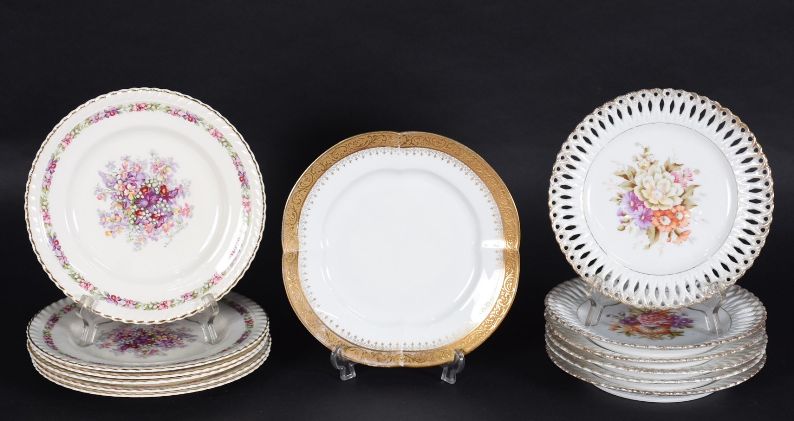 Treze pratinhos diversos para sobremesa de porcelana europeia. - foto 1 de 8
