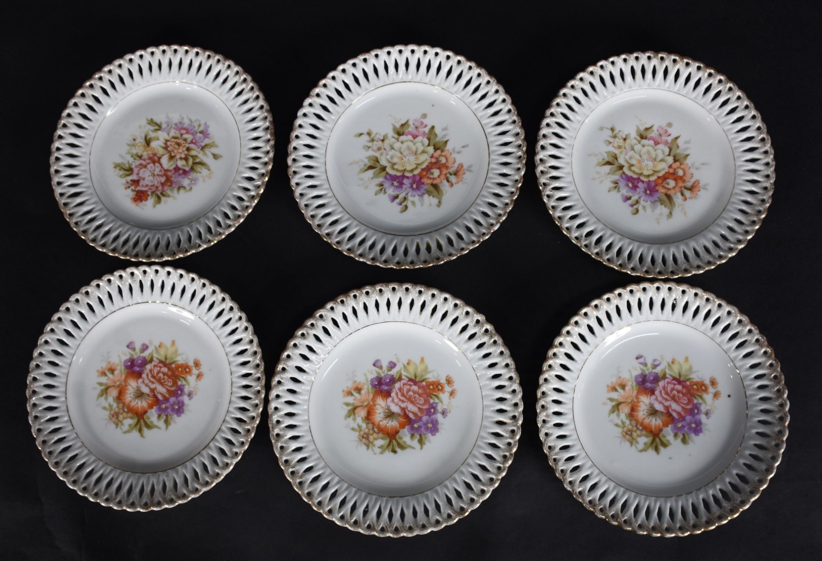 Treze pratinhos diversos para sobremesa de porcelana europeia. - foto 6 de 8