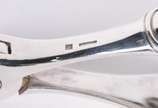 Christofle (1830),  - Duas peças de metal prateado Christofle, sendo 1 pinça e porta cartão.