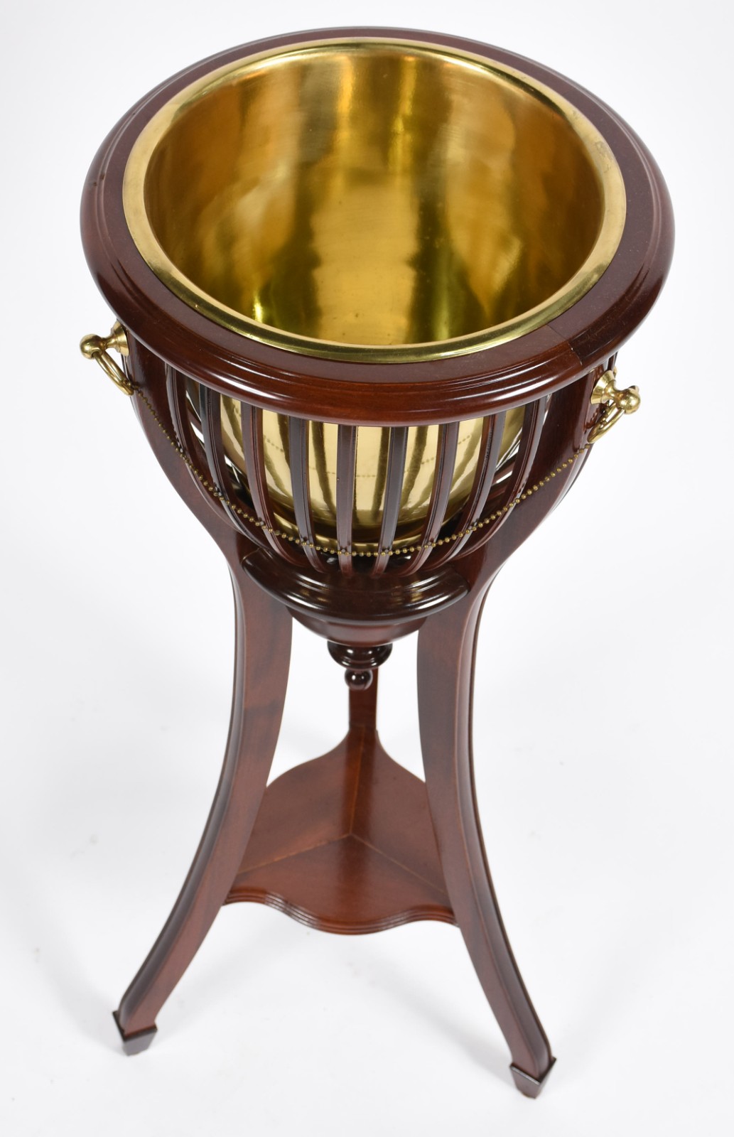 Wine cooler com pedestal de madeira nobre, recipiente interno de... - foto 2 de 4
