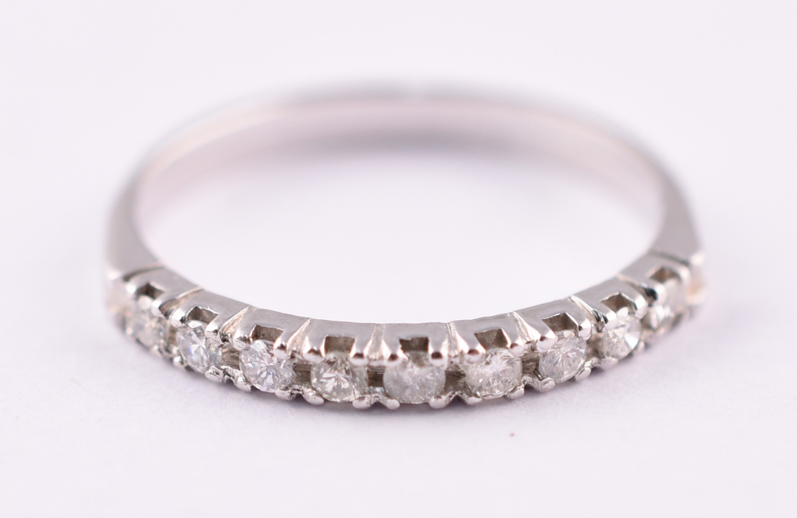 Anel de ouro branco com 9 brilhantes de 0,02 ct, aro 16 (Por motivos... - foto 1 de 3