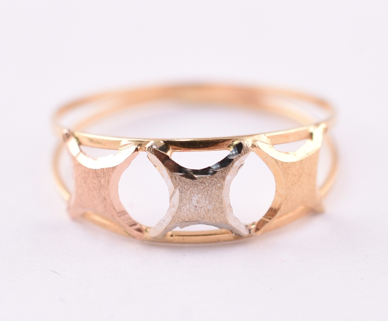 Anel de ouro 18 k feitio estrelinha, aro 17 (Por motivos de... - foto 1 de 3