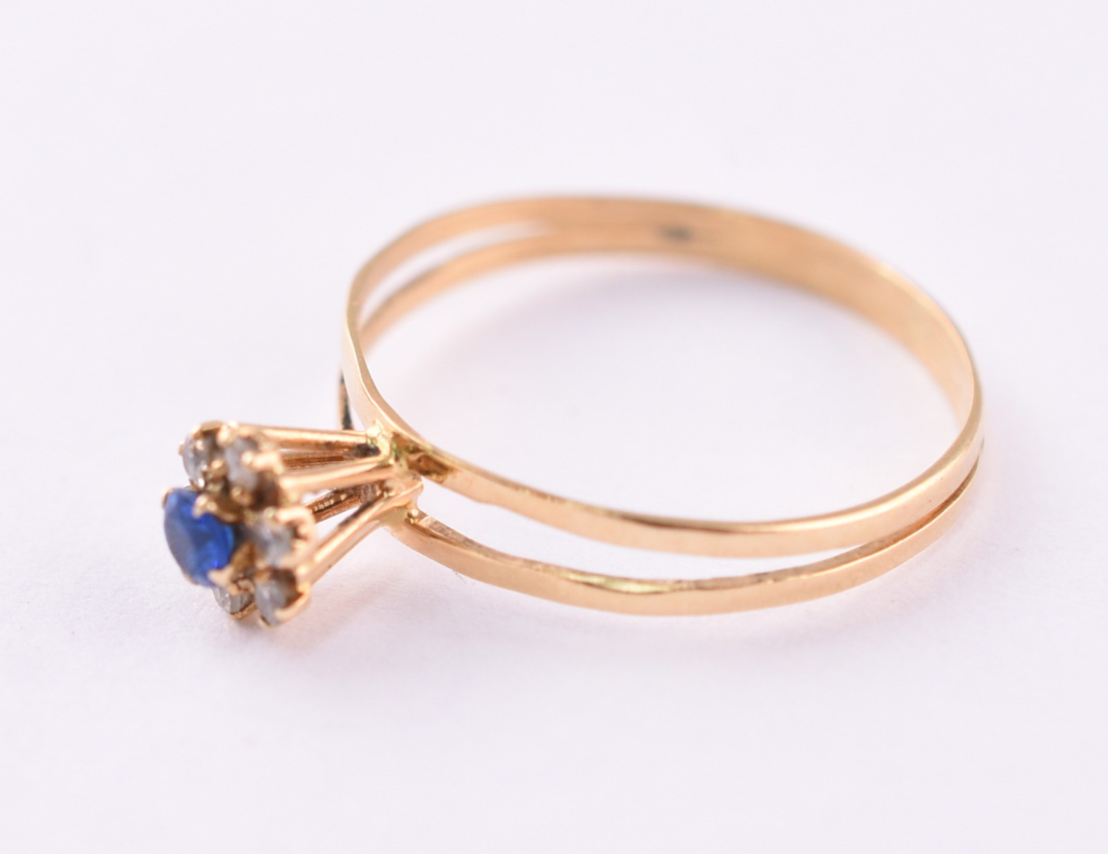 Anel de ouro 18 k com pedra azul e safiras brancas, aro 16 (Por... - foto 1 de 4